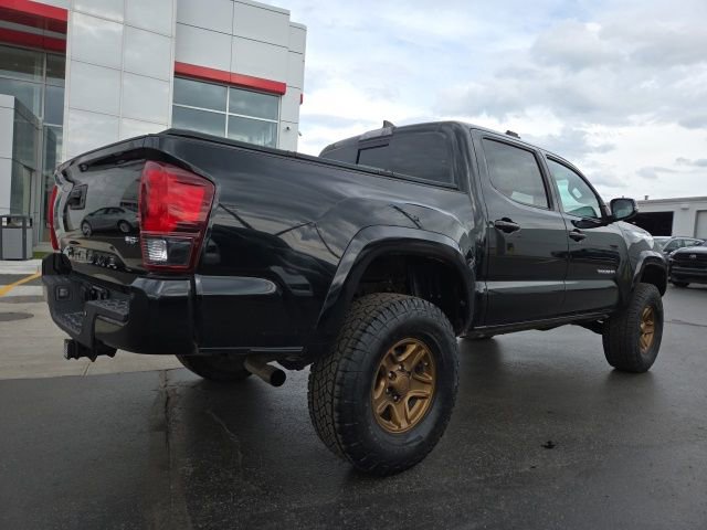 Used 2019 Toyota Tacoma TRD Sport w/ TRD Premium Sport Package AWD/4WD image 7