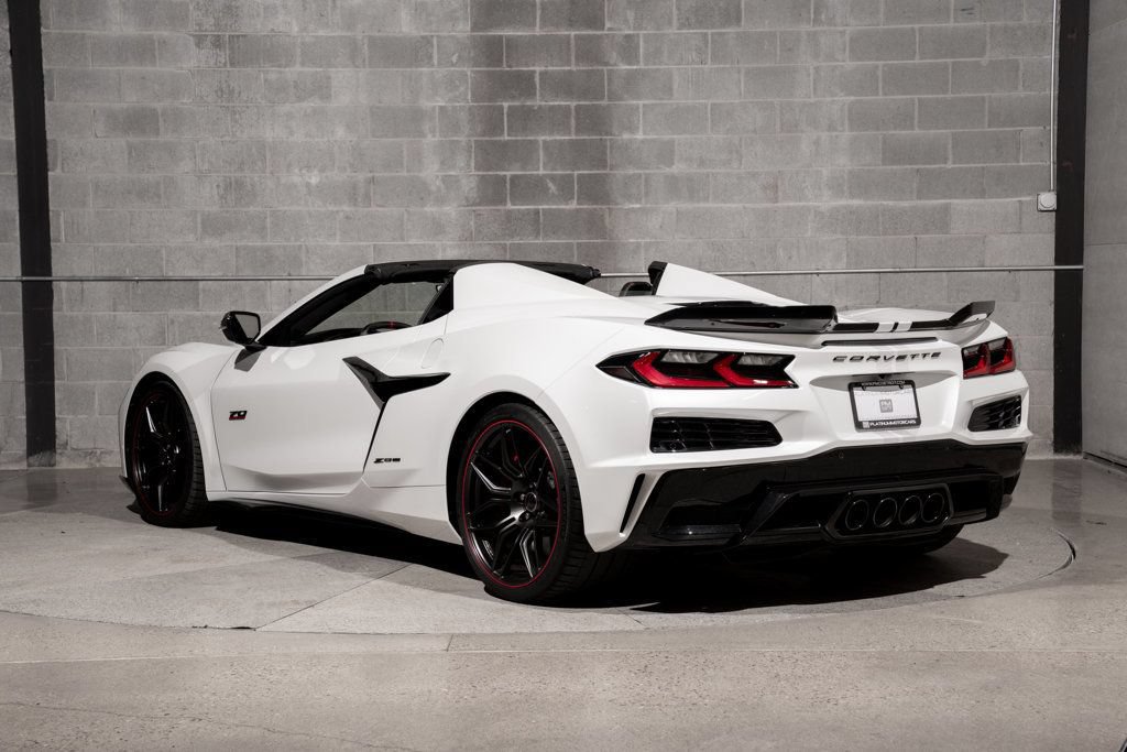 Used 2023 Chevrolet Corvette Z06 RWD image 6