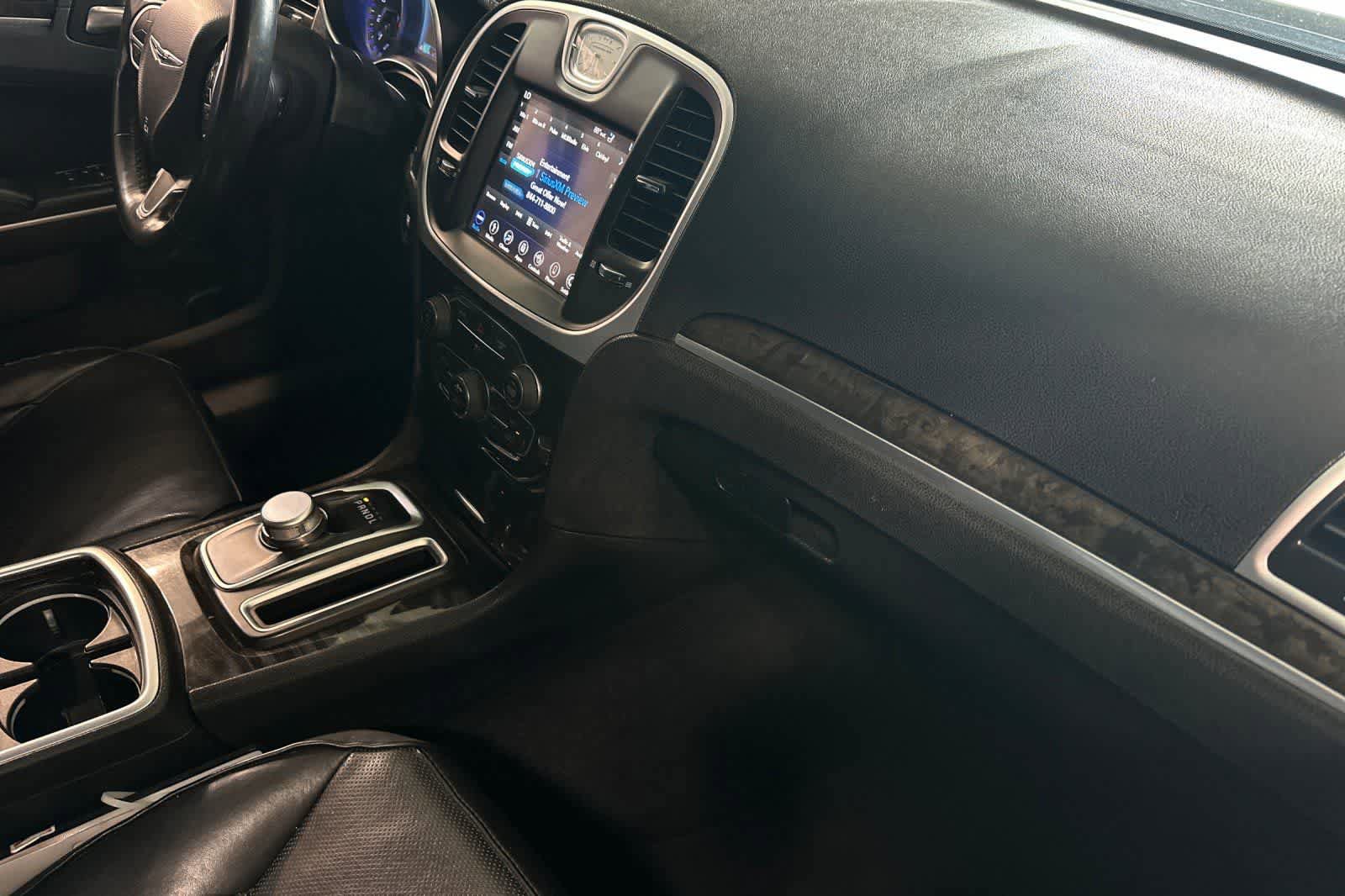 Used 2019 Chrysler 300 Limited RWD image 17