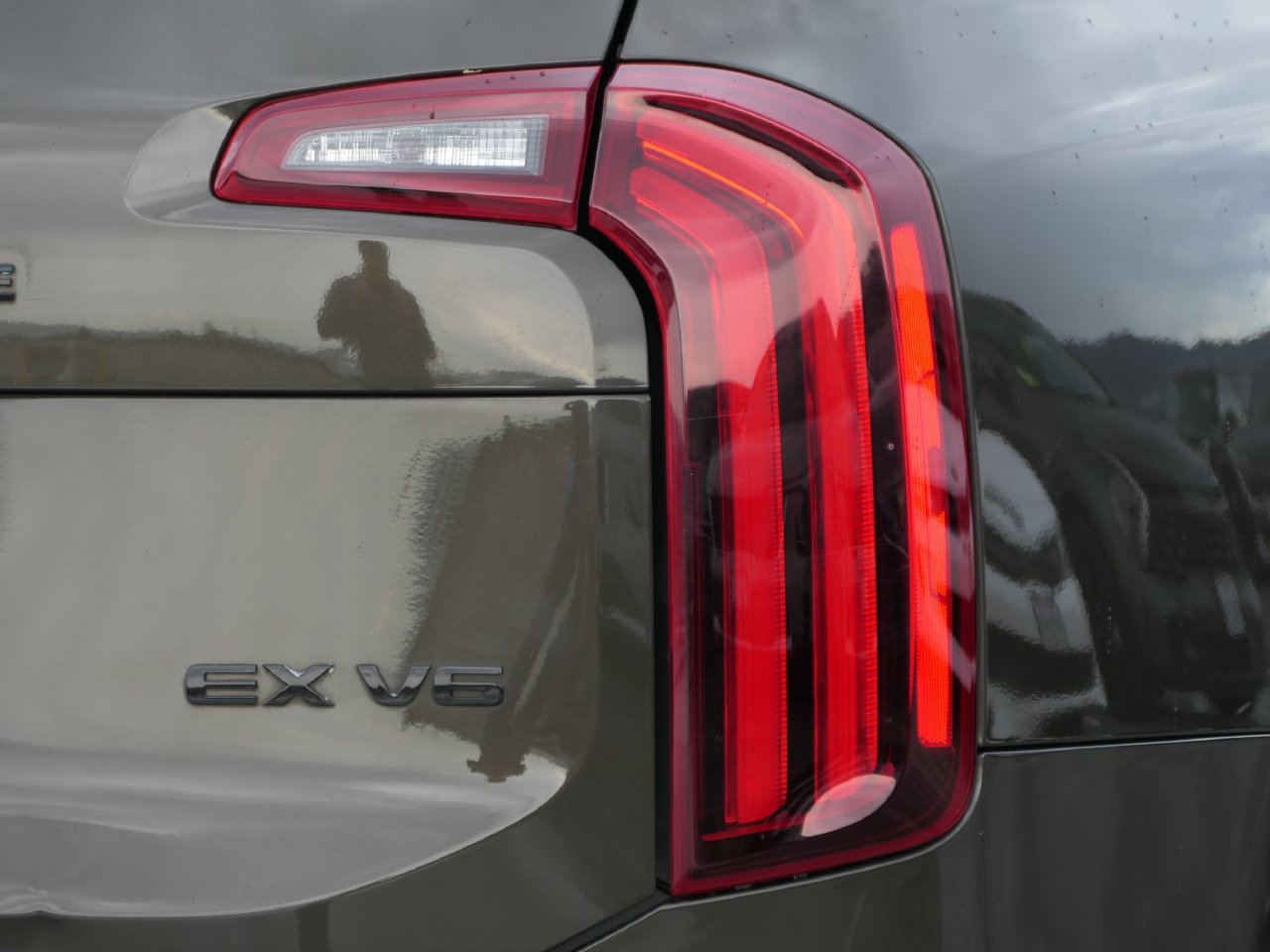 Used 2021 Kia Telluride EX w/ EX Premium Package AWD/4WD image 4