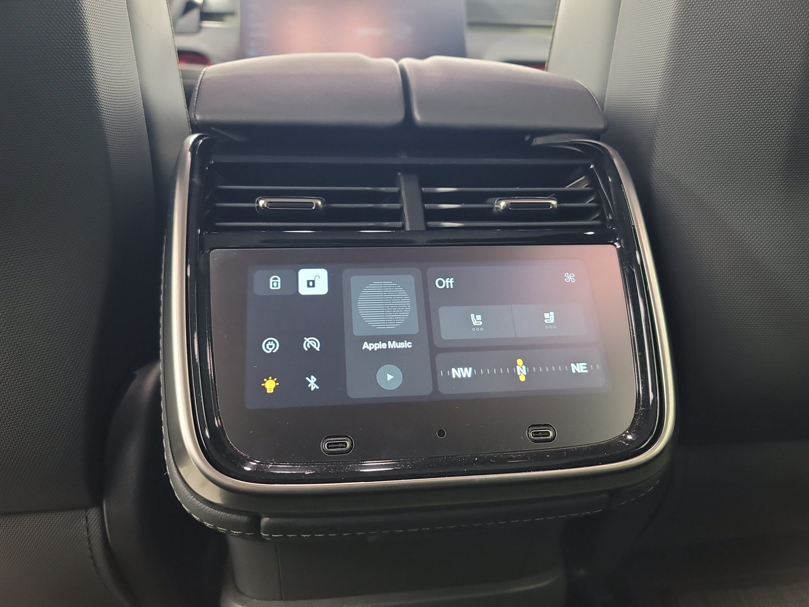 Used 2024 Rivian R1S Adventure AWD/4WD image 30