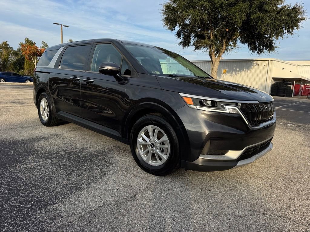 Used 2024 Kia Carnival LX image 11