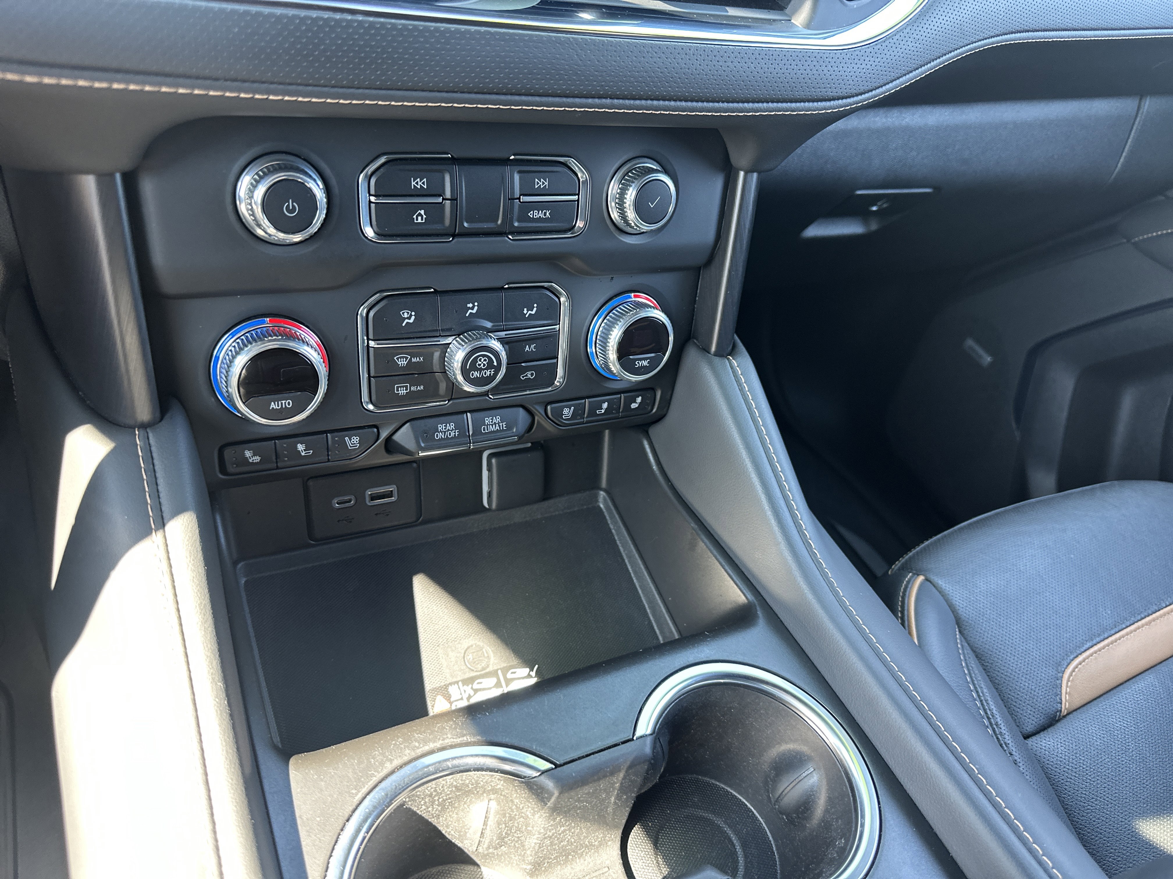 Used 2022 GMC Yukon AT4 AWD/4WD image 19