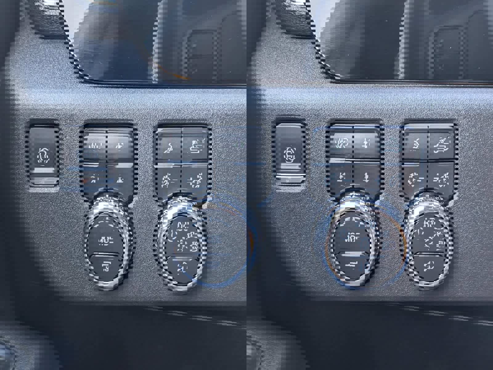 Used 2024 GMC Sierra 3500 SLT w/ SLT Premium Package image 22