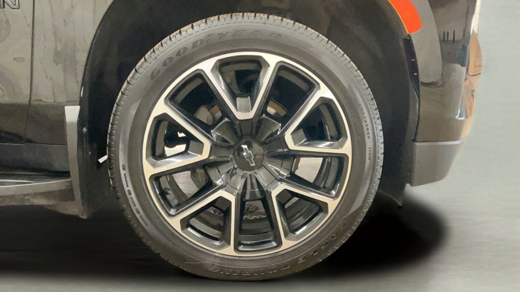 Used 2021 Chevrolet Suburban RST w/ Luxury Package image 36