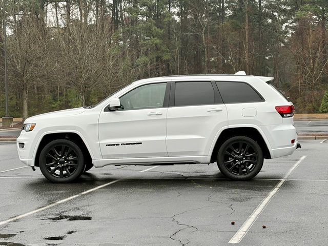 Used 2019 Jeep Grand Cherokee Altitude image 3