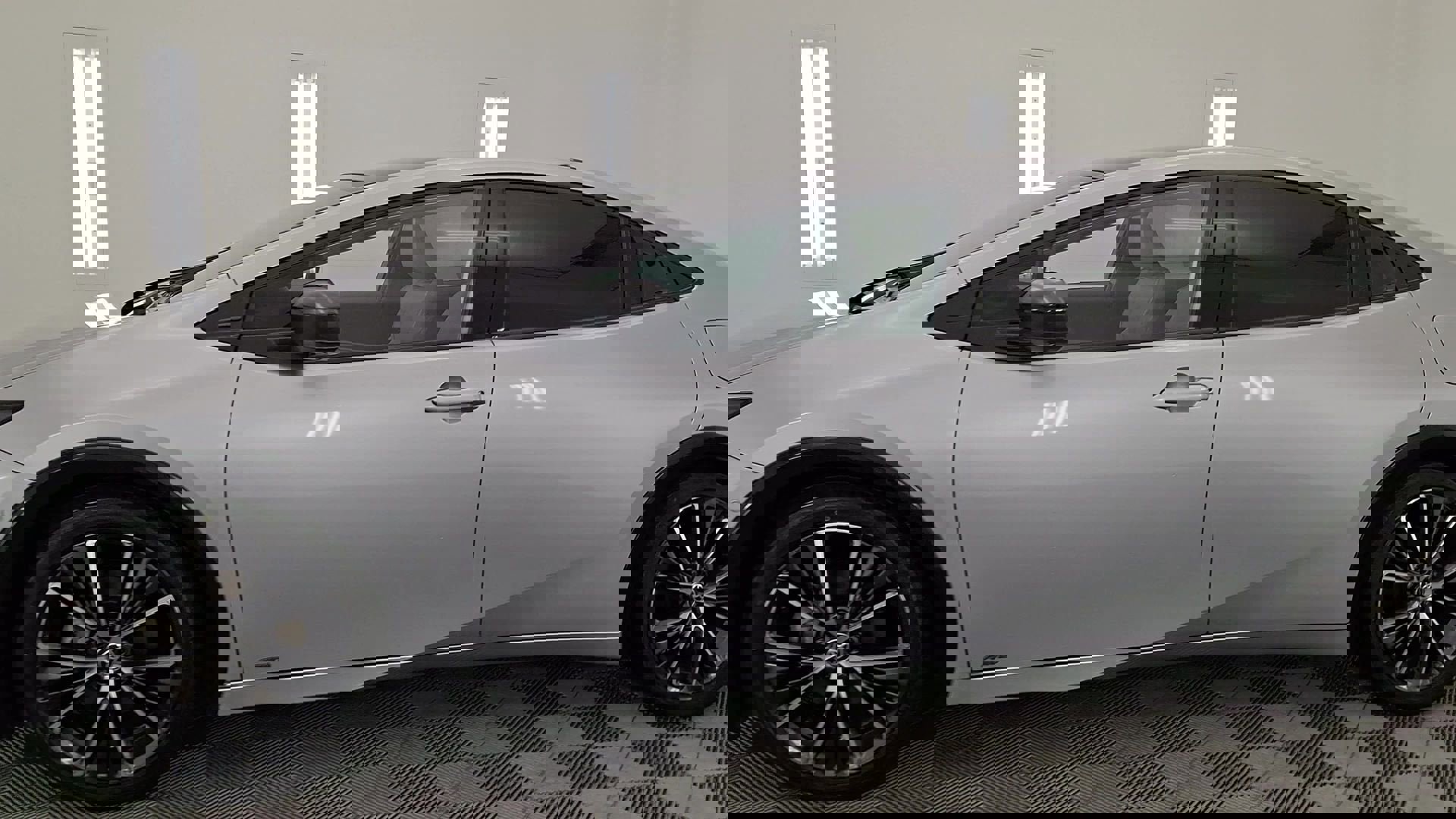 Used 2024 Toyota Prius Limited w/ Limited Premium Package image 9