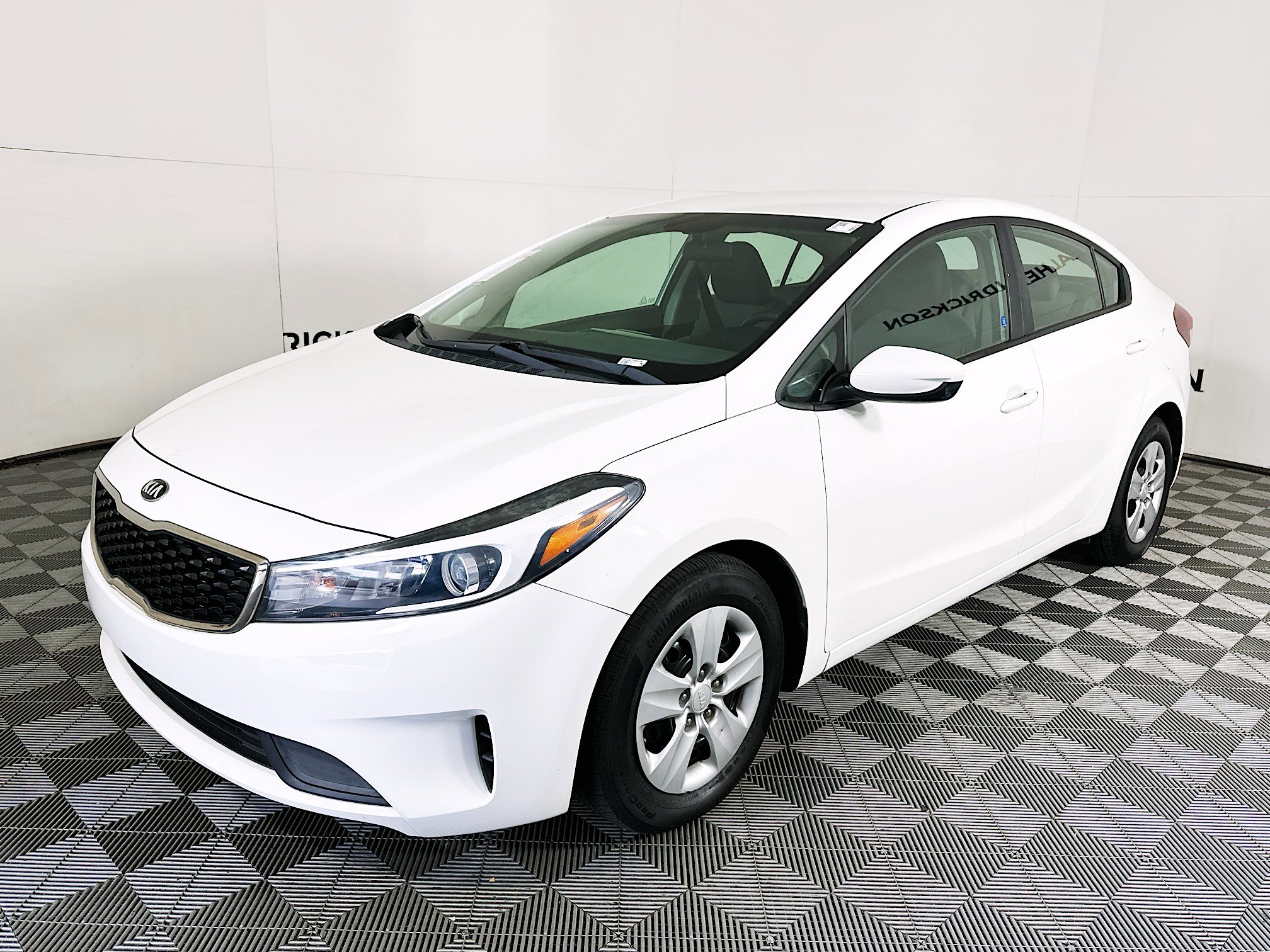 Used 2017 Kia Forte LX image 7