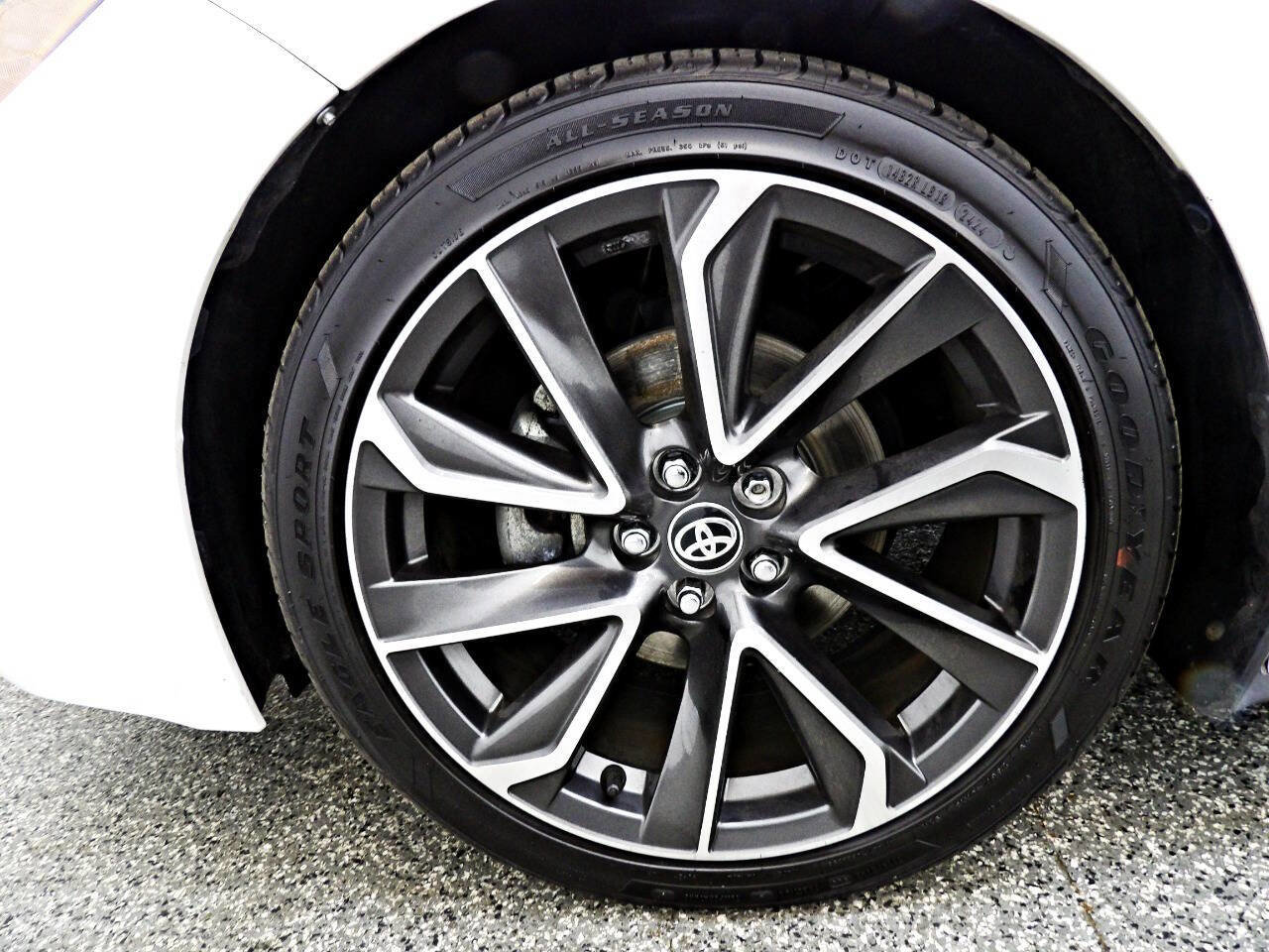 Used 2019 Toyota Corolla XSE FWD image 18