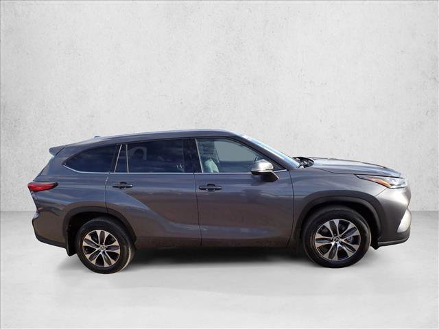 Used 2021 Toyota Highlander XLE image 5