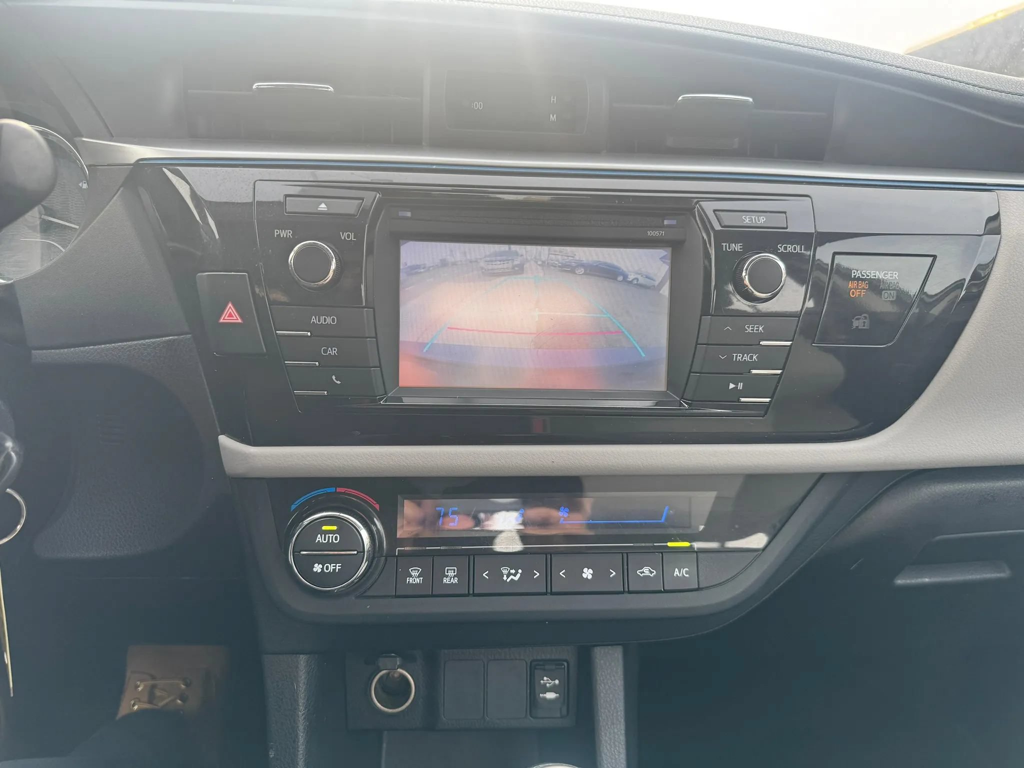 Used 2016 Toyota Corolla LE FWD image 15