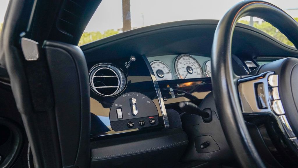 Used 2016 Rolls-Royce Dawn image 56