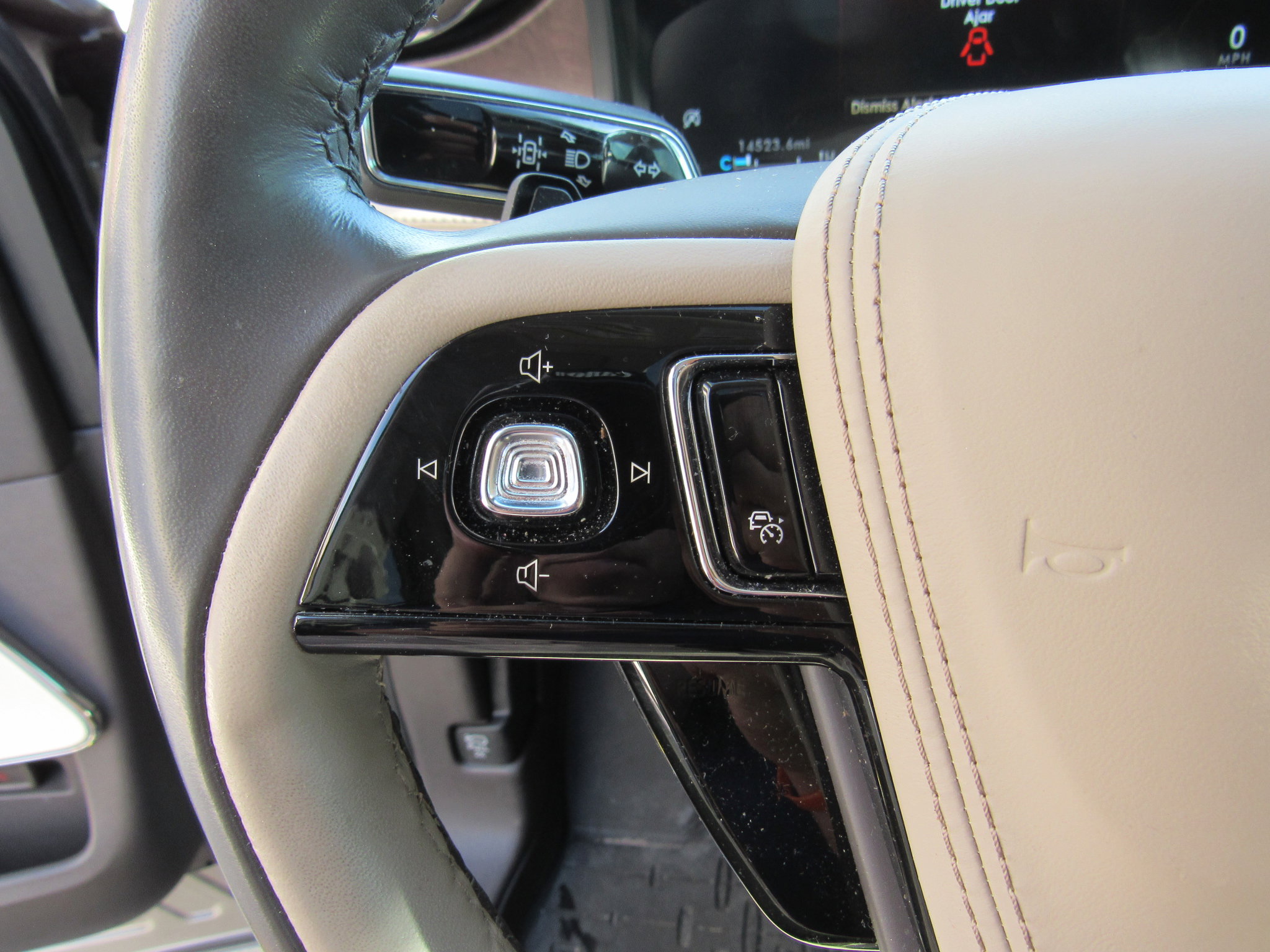 Used 2023 Lincoln Aviator Reserve w/ Equipment Group 201A image 24