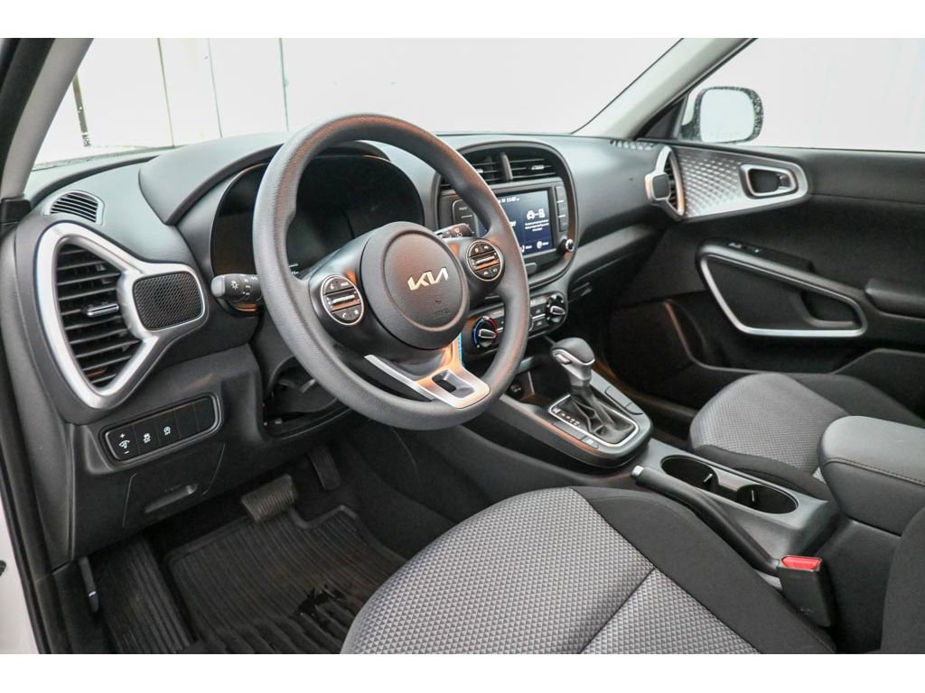 Used 2025 Kia Soul LX image 9