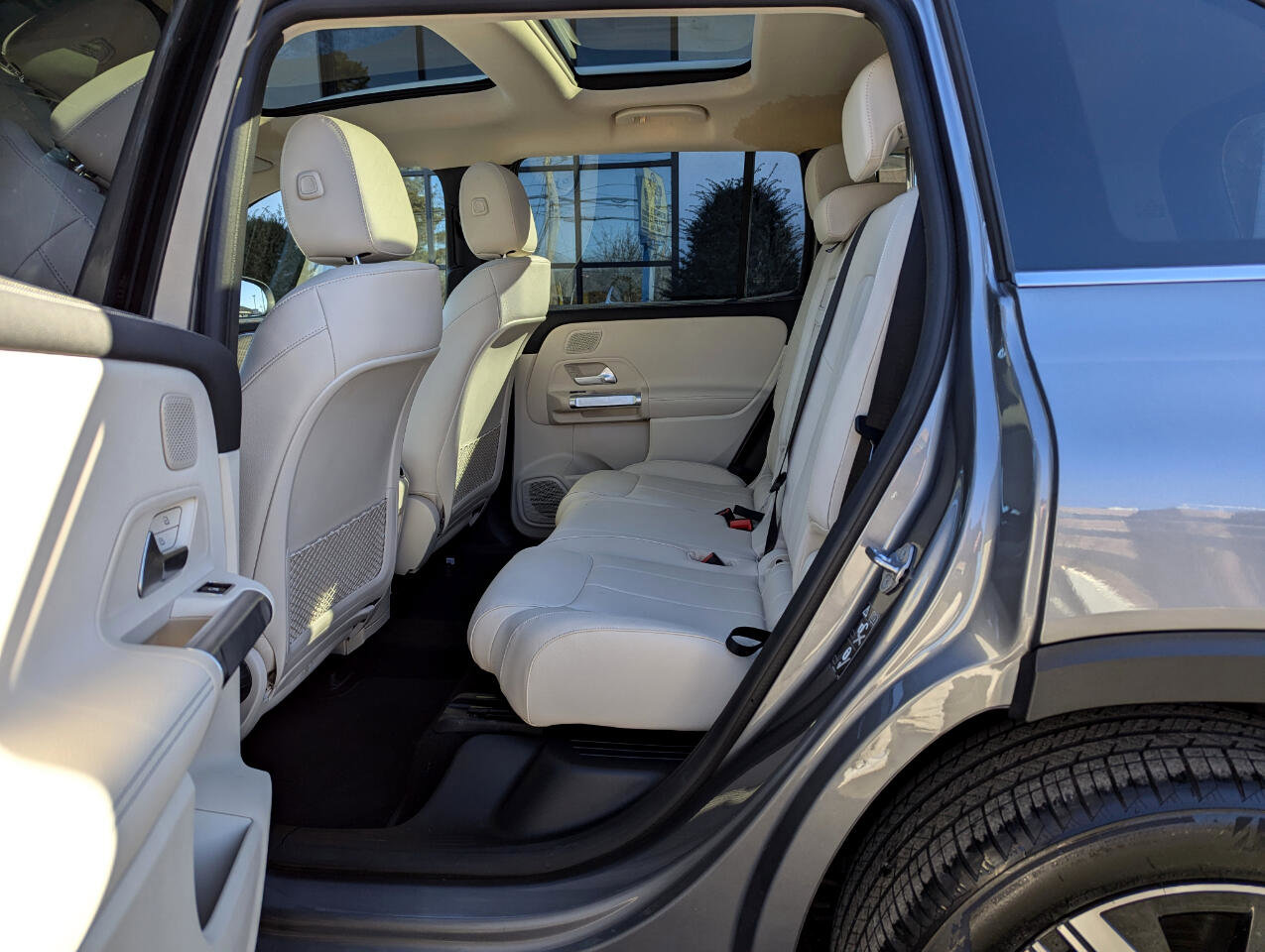 Used 2022 Mercedes-Benz EQB 300 4MATIC image 40