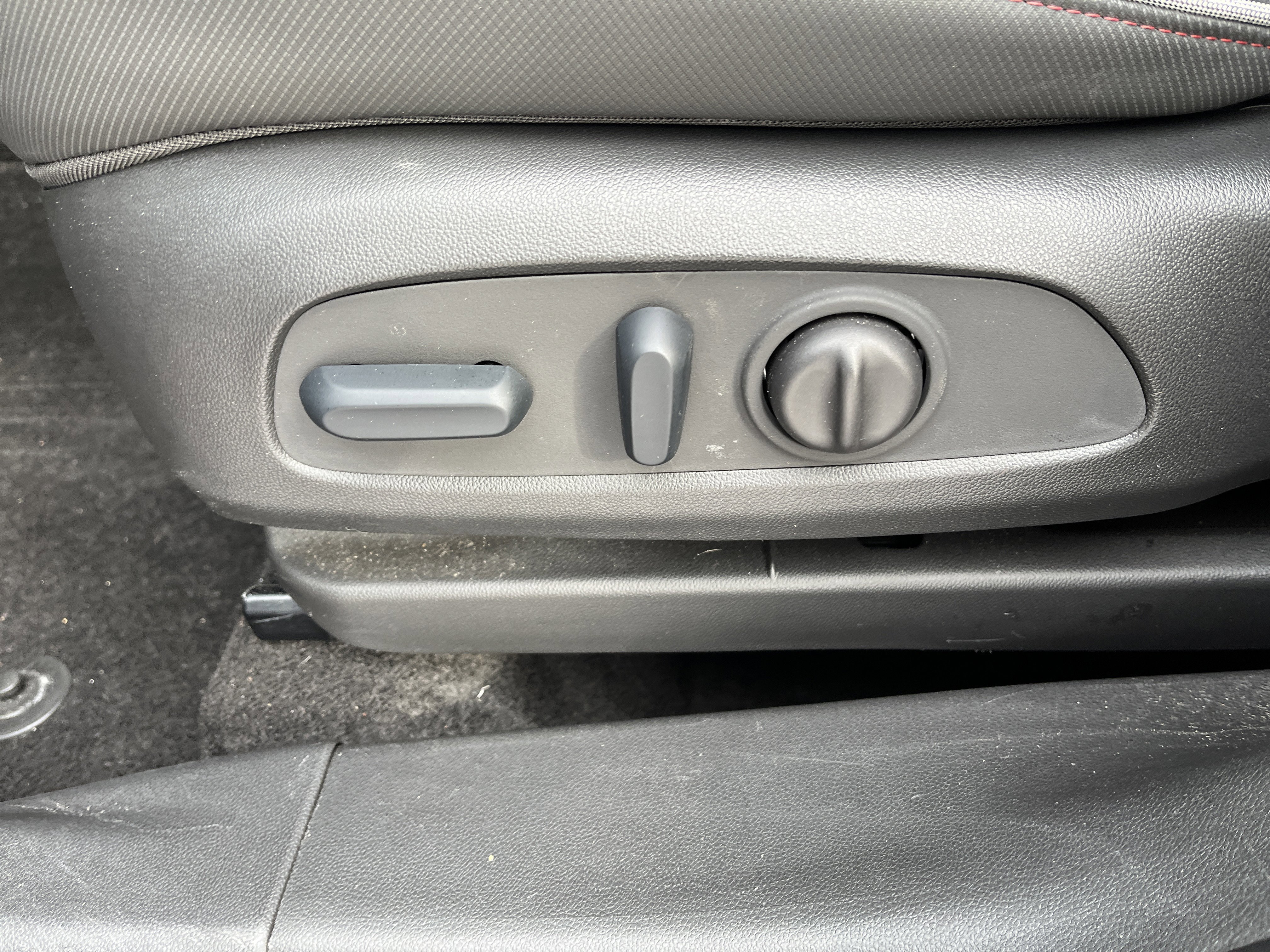 Used 2023 Chevrolet TrailBlazer RS w/ Sun and Liftgate Package image 10