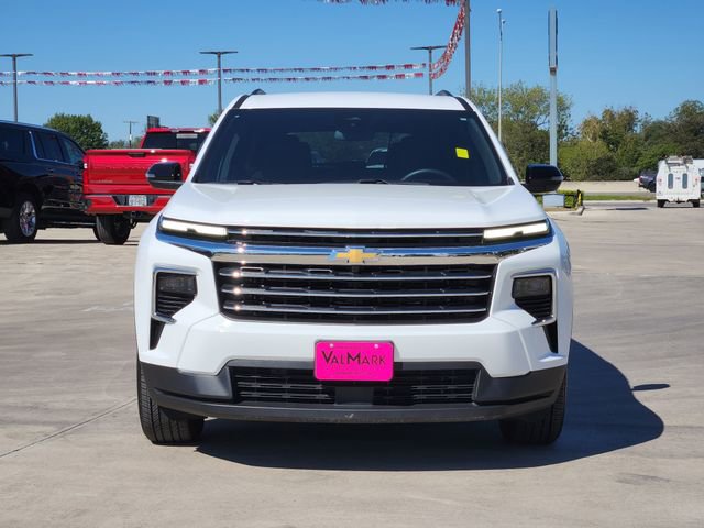 Used 2025 Chevrolet Traverse LT image 2