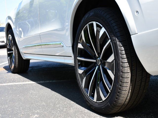 Used 2025 Volvo XC90 T8 Plus w/ Protection Package Premier AWD/4WD image 9