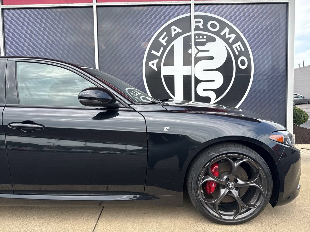 Used 2024 Alfa Romeo Giulia Ti w/ Performance Driving Package AWD/4WD image 3