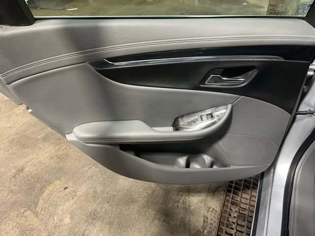 Used 2014 Chevrolet Impala LT w/ Convenience Package image 25