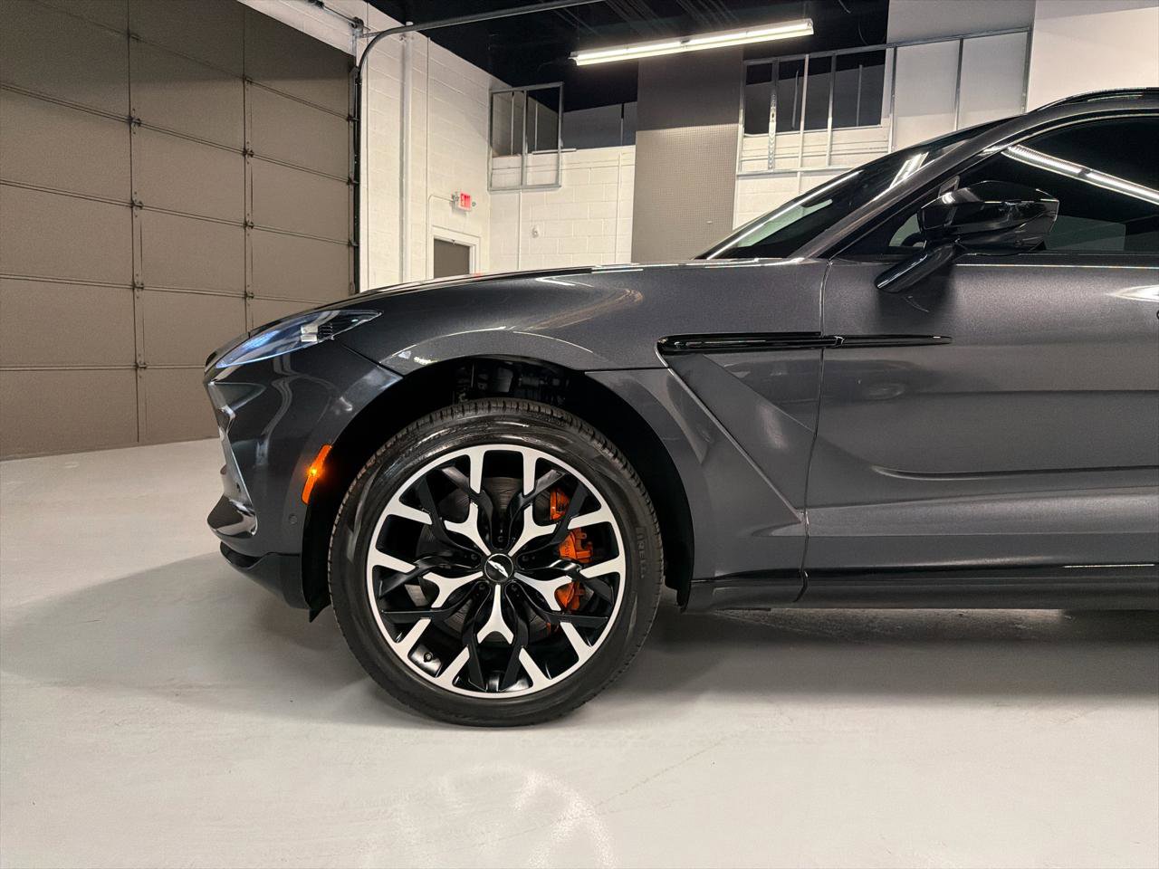 Used 2021 Aston Martin DBX AWD/4WD image 3