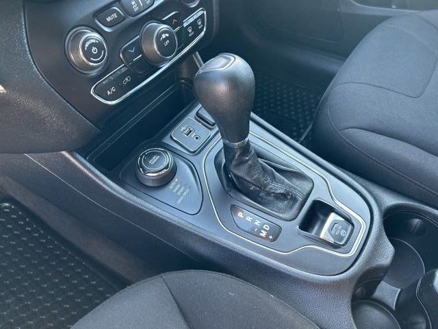 Used 2020 Jeep Cherokee Latitude w/ Cold Weather Group image 24