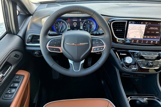 New 2026 Chrysler Pacifica Pinnacle image 11