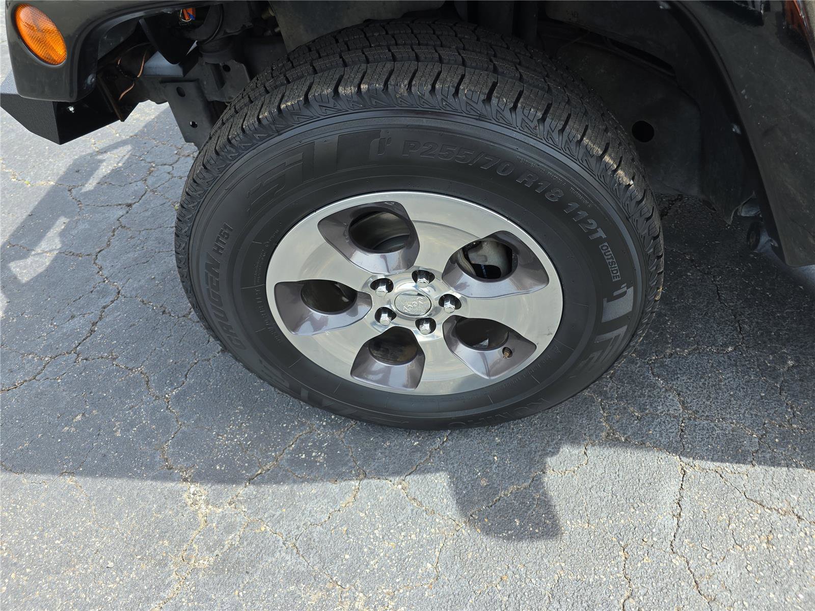 Used 2018 Jeep Wrangler Unlimited Sahara w/ Connectivity Group image 10