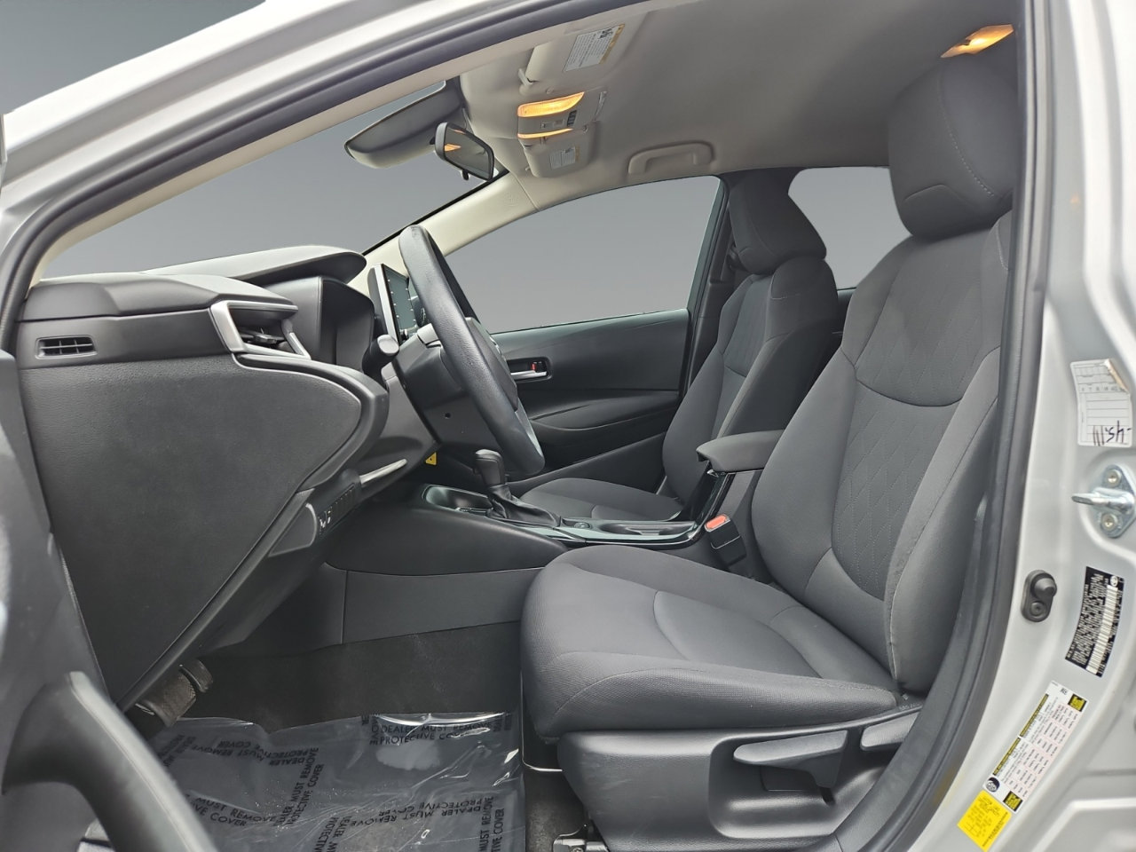 Used 2021 Toyota Corolla LE image 9