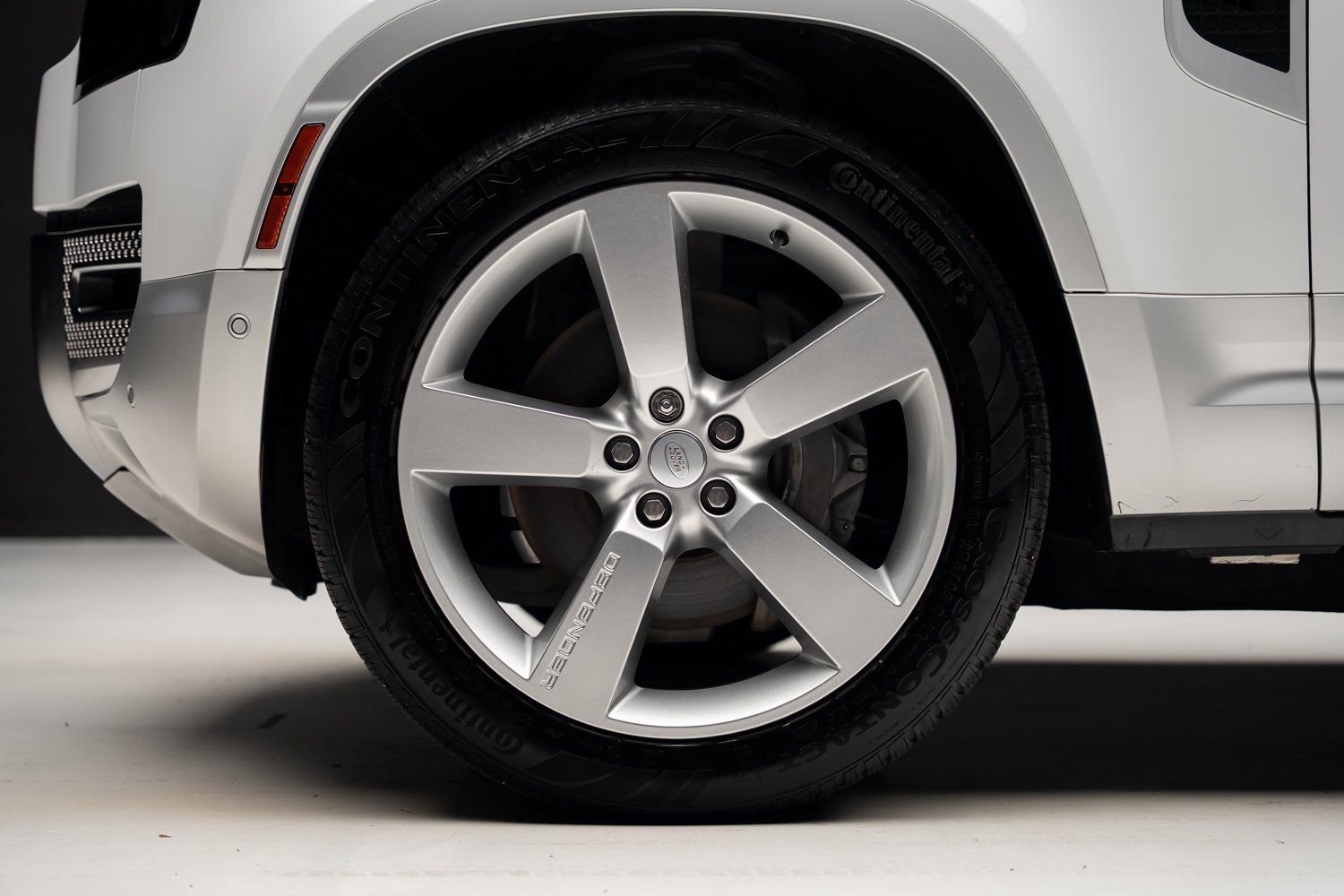 Used 2023 Land Rover Defender 130 First Edition image 19