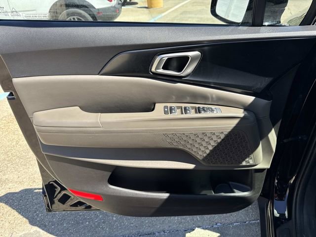 Used 2025 Kia Carnival image 24