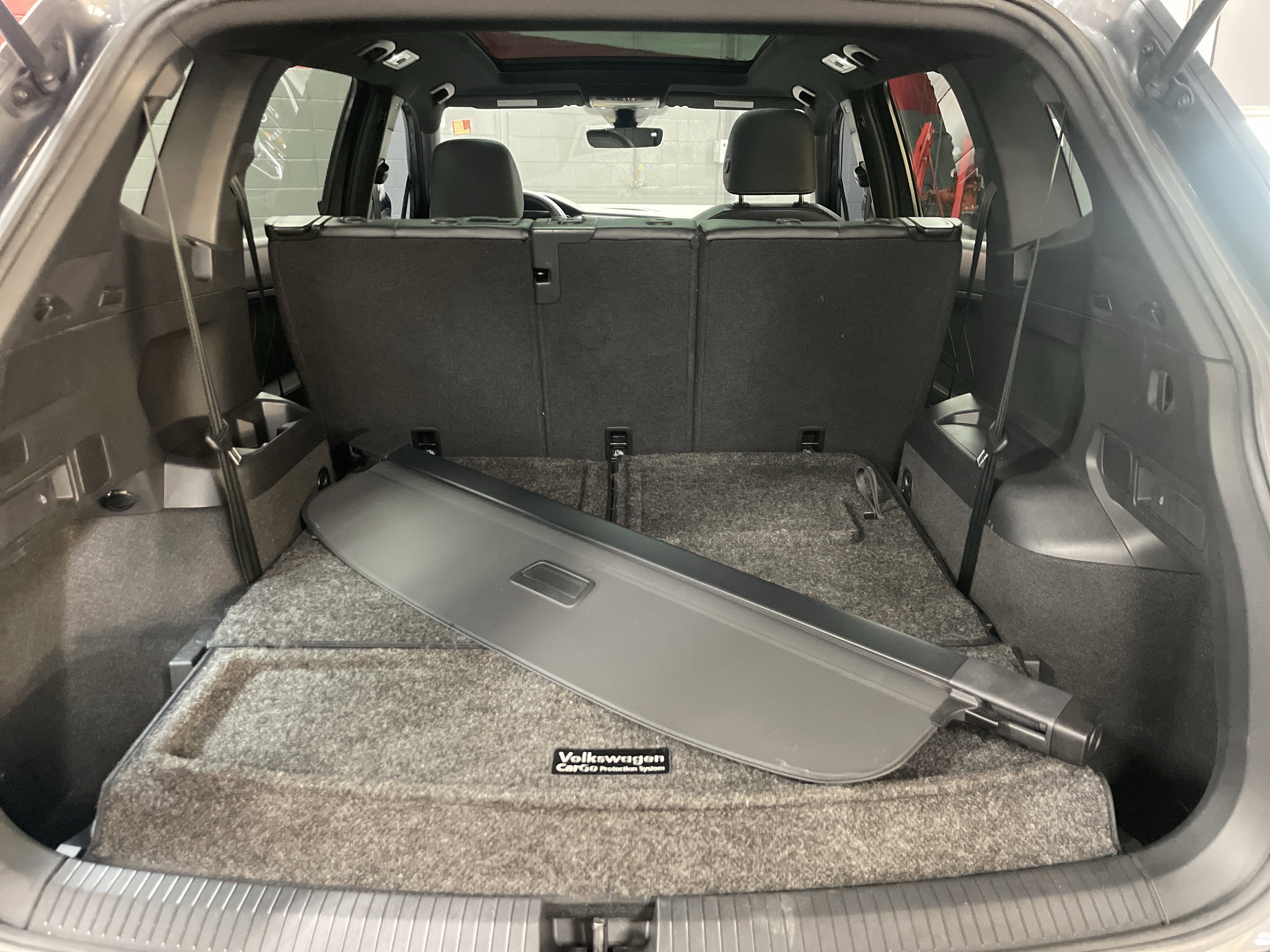 Used 2023 Volkswagen Tiguan SE R-Line FWD image 33