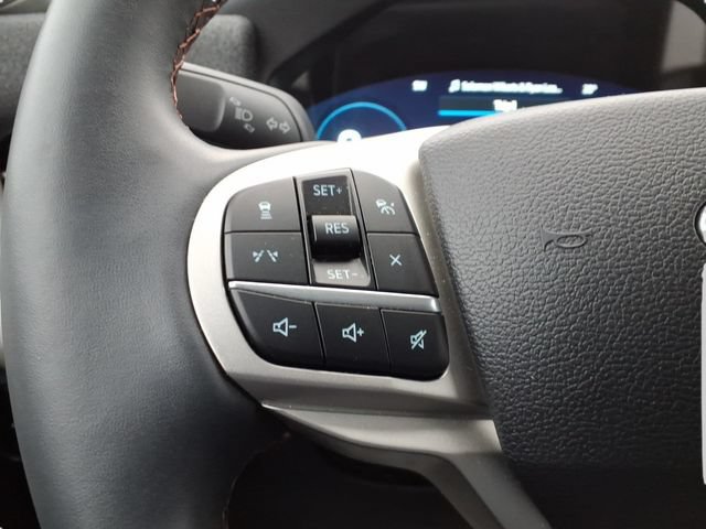 Used 2025 Ford Explorer Active w/ Active Comfort Package AWD/4WD image 19