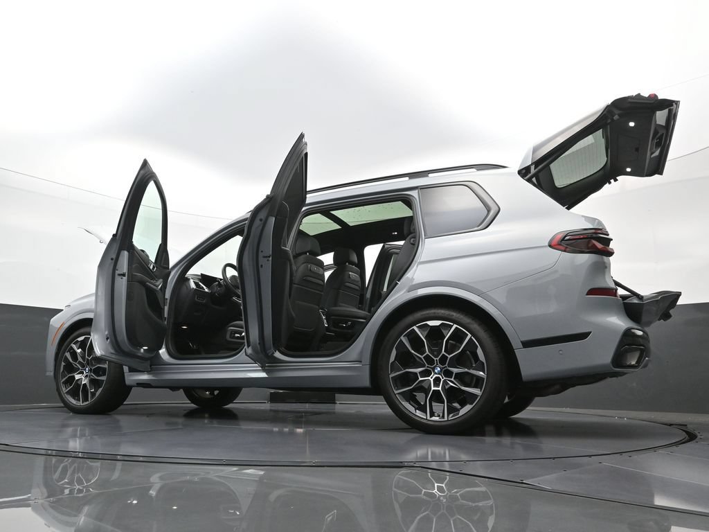Used 2026 BMW X7 xDrive40i w/ M Sport Package AWD/4WD image 43