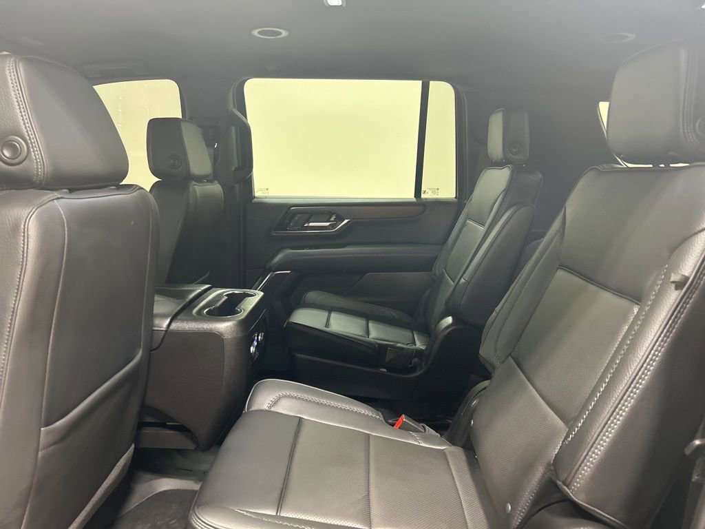 Used 2025 GMC Yukon XL Denali w/ LPO, Floor Liner Package image 30