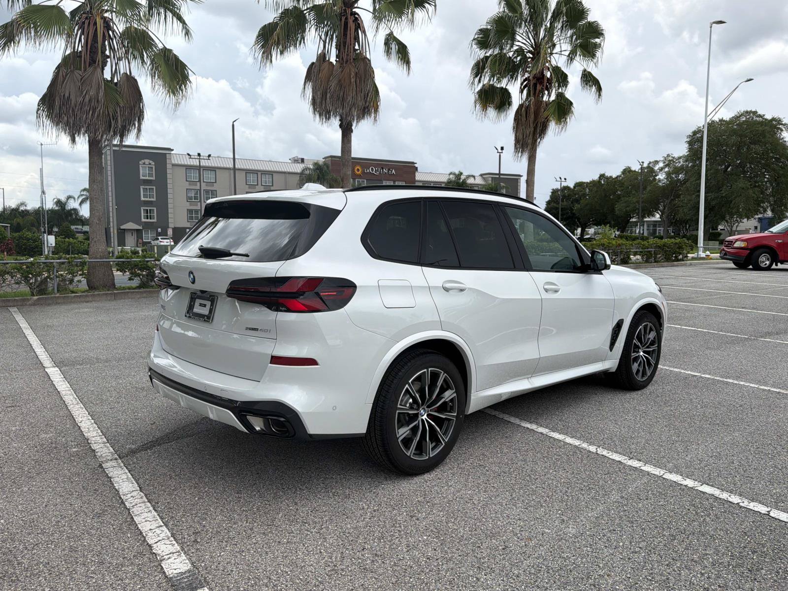 New 2026 BMW X5 sDrive40i w/ M Sport Package RWD image 4