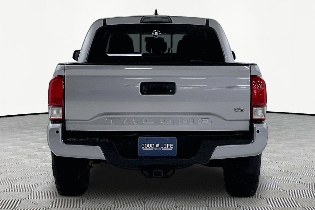 Used 2017 Toyota Tacoma TRD Off-Road w/ Premium & Technology Package AWD/4WD image 5