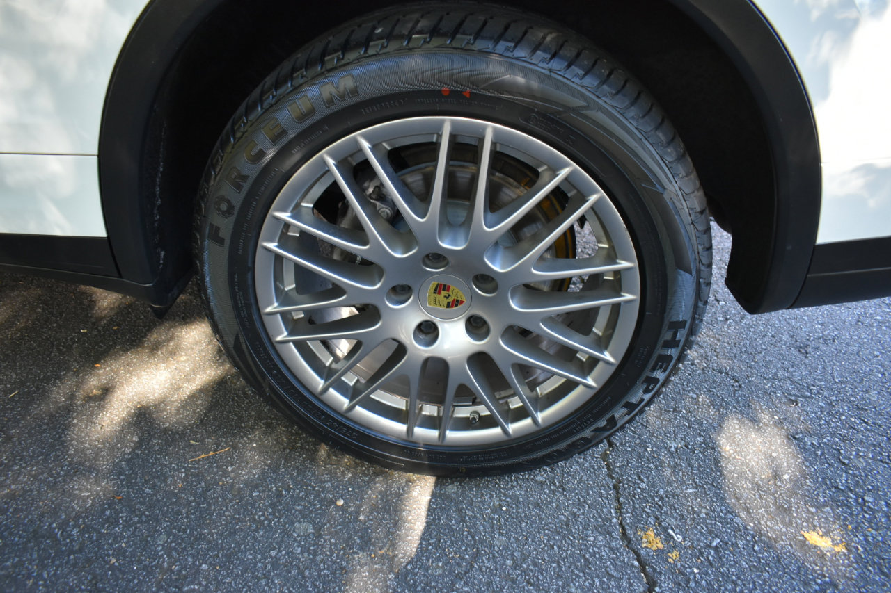 Used 2018 Porsche Cayenne Platinum Edition image 41