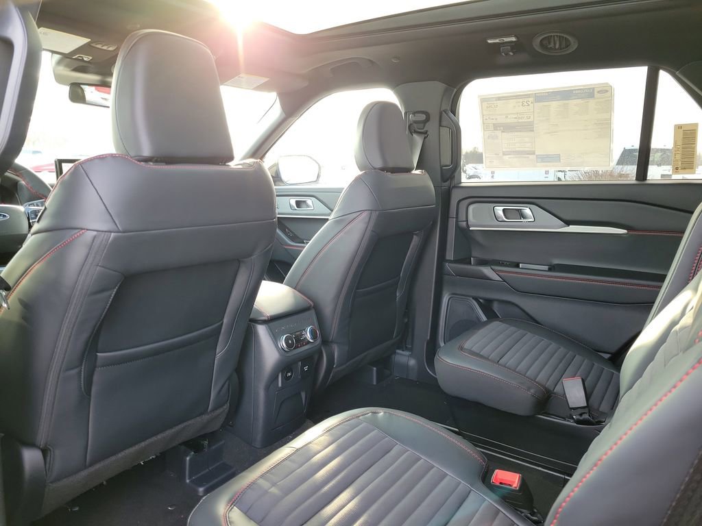 New 2026 Ford Explorer ST-Line w/ ST-Line Street Pack image 15