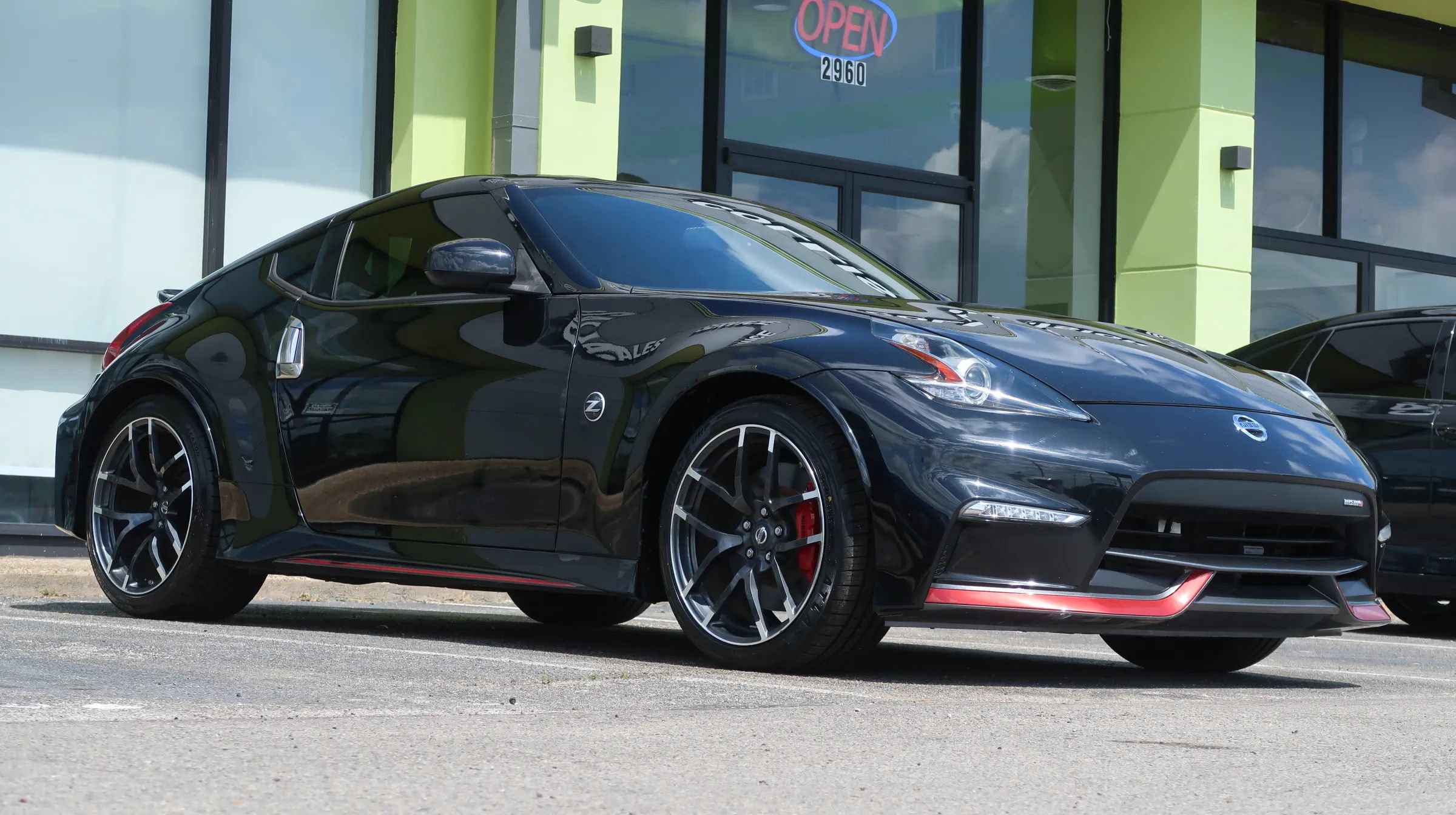 Used 2019 Nissan 370Z NISMO RWD image 6
