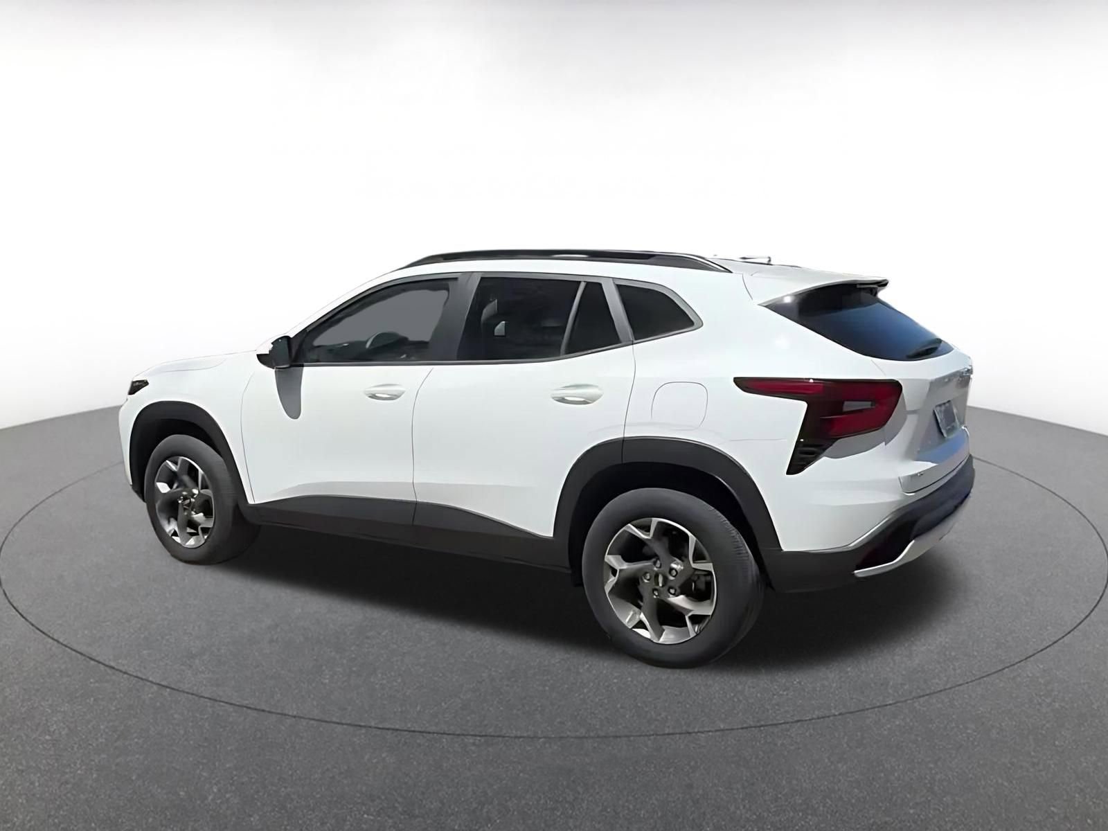 Used 2025 Chevrolet Trax LT FWD image 10