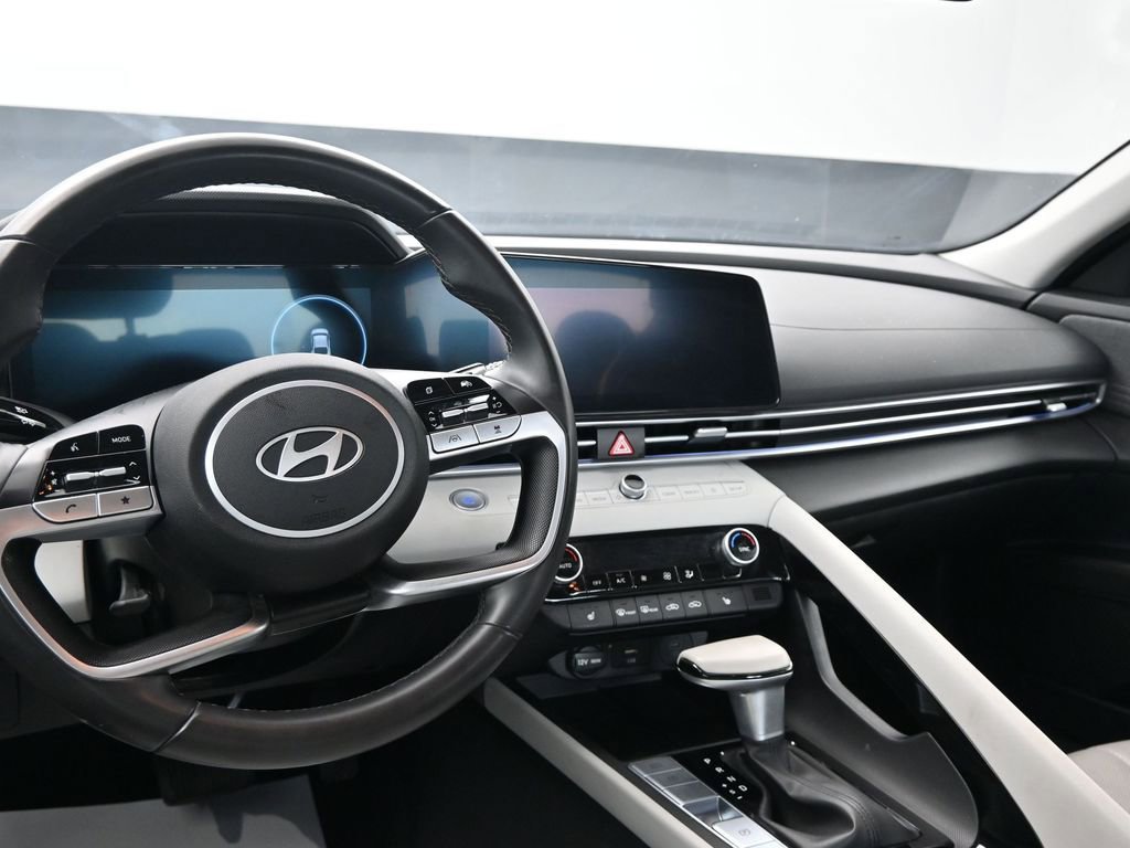 Used 2025 Hyundai Elantra Limited FWD image 24