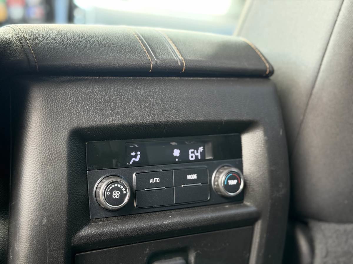 Used 2019 Chevrolet Traverse LT FWD image 21