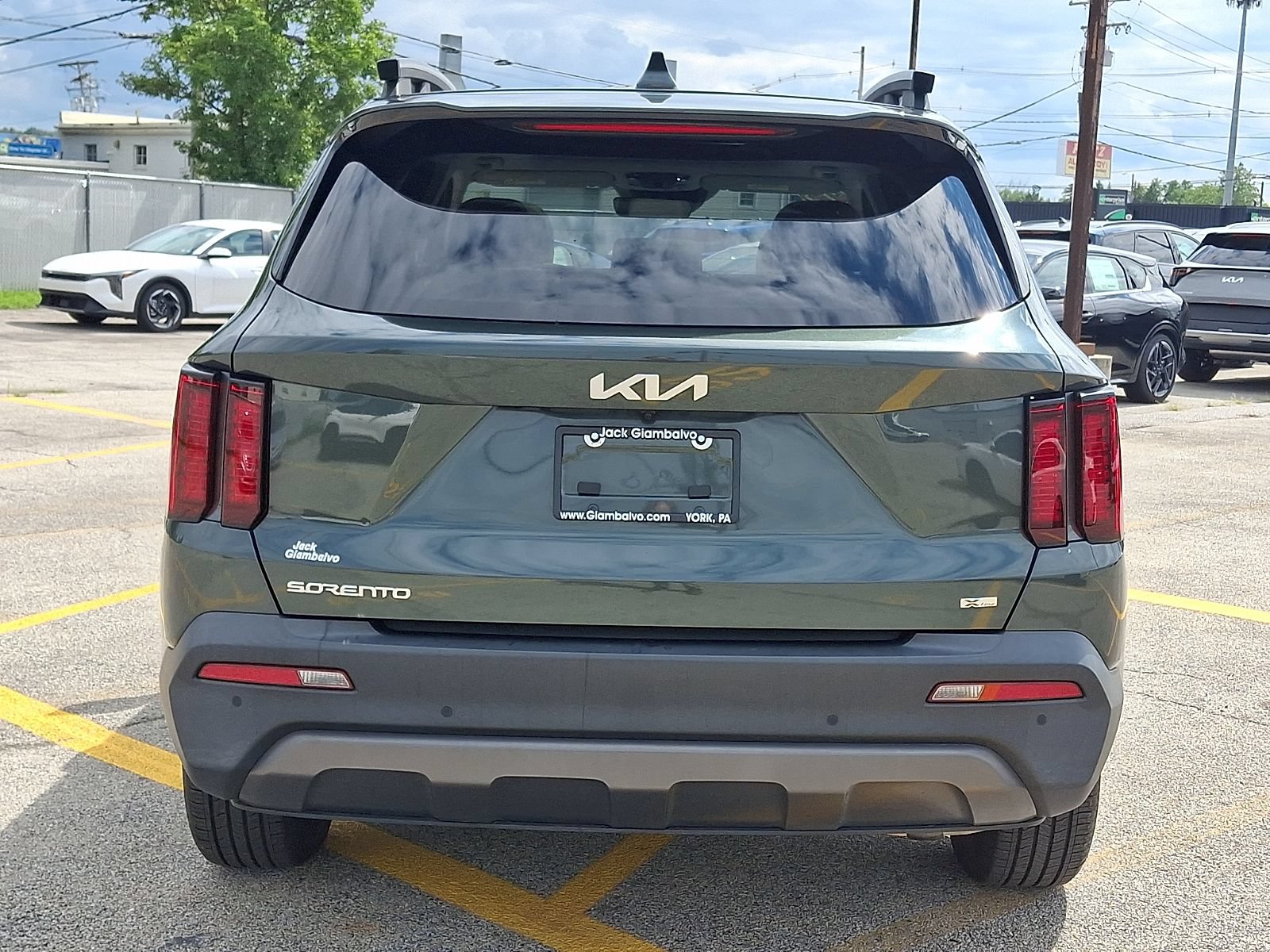 Used 2023 Kia Sorento S w/ Panoramic Sunroof Package AWD/4WD image 3