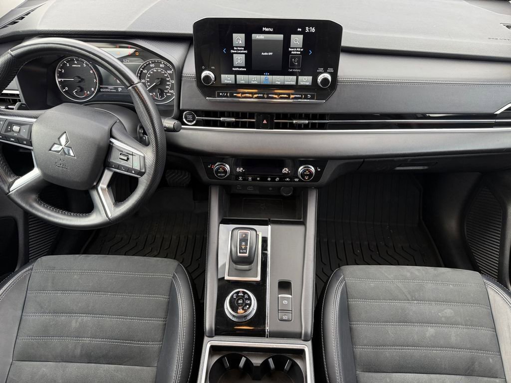 Used 2024 Mitsubishi Outlander image 11