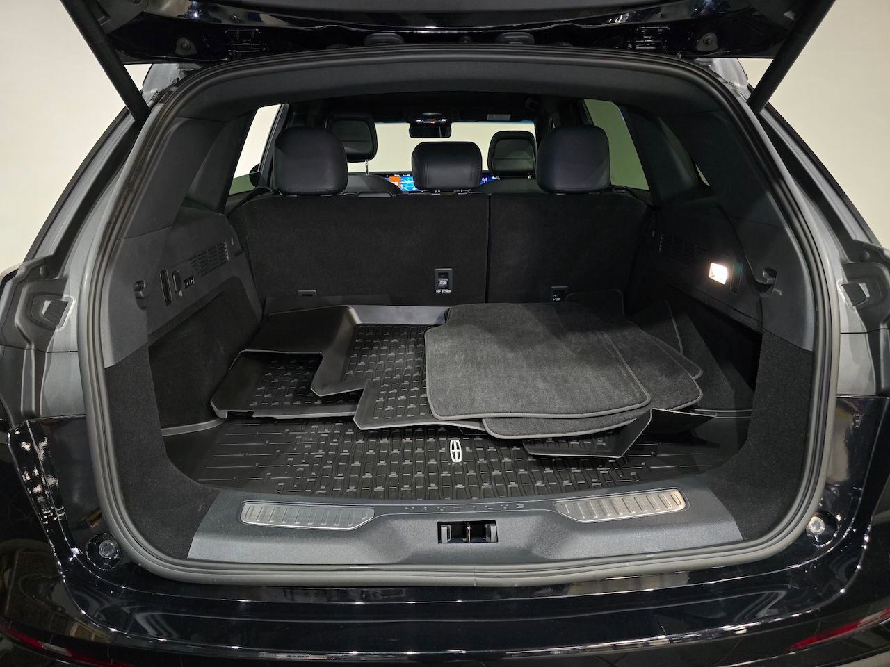 New 2024 Lincoln Nautilus Reserve w/ Equipment Group 203A image 9