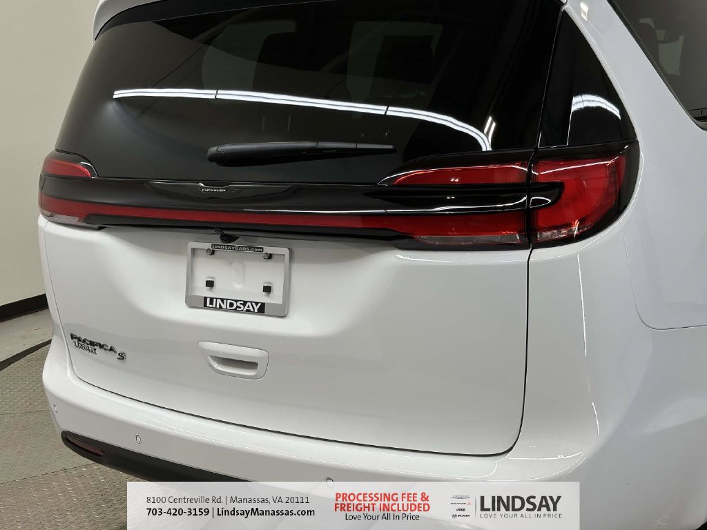 New 2026 Chrysler Pacifica Select w/ S Appearance Package FWD image 9