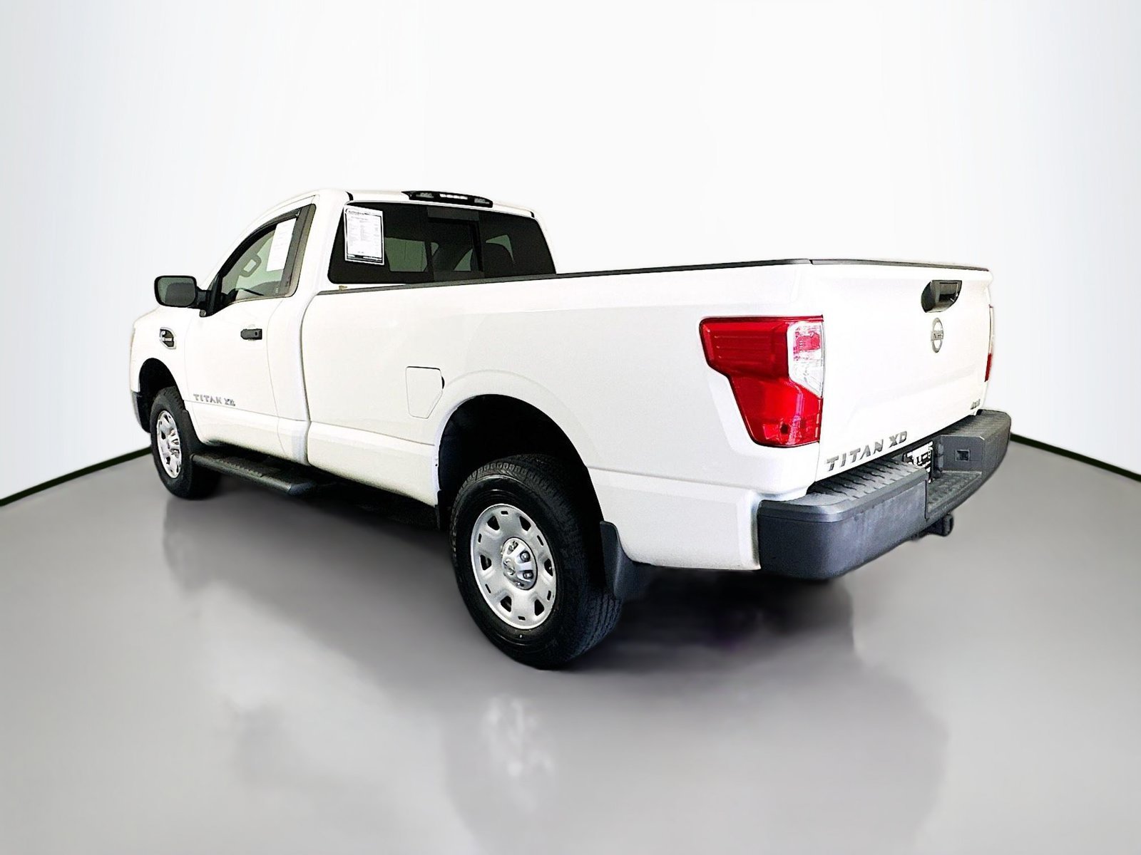 Used 2017 Nissan Titan S AWD/4WD image 5