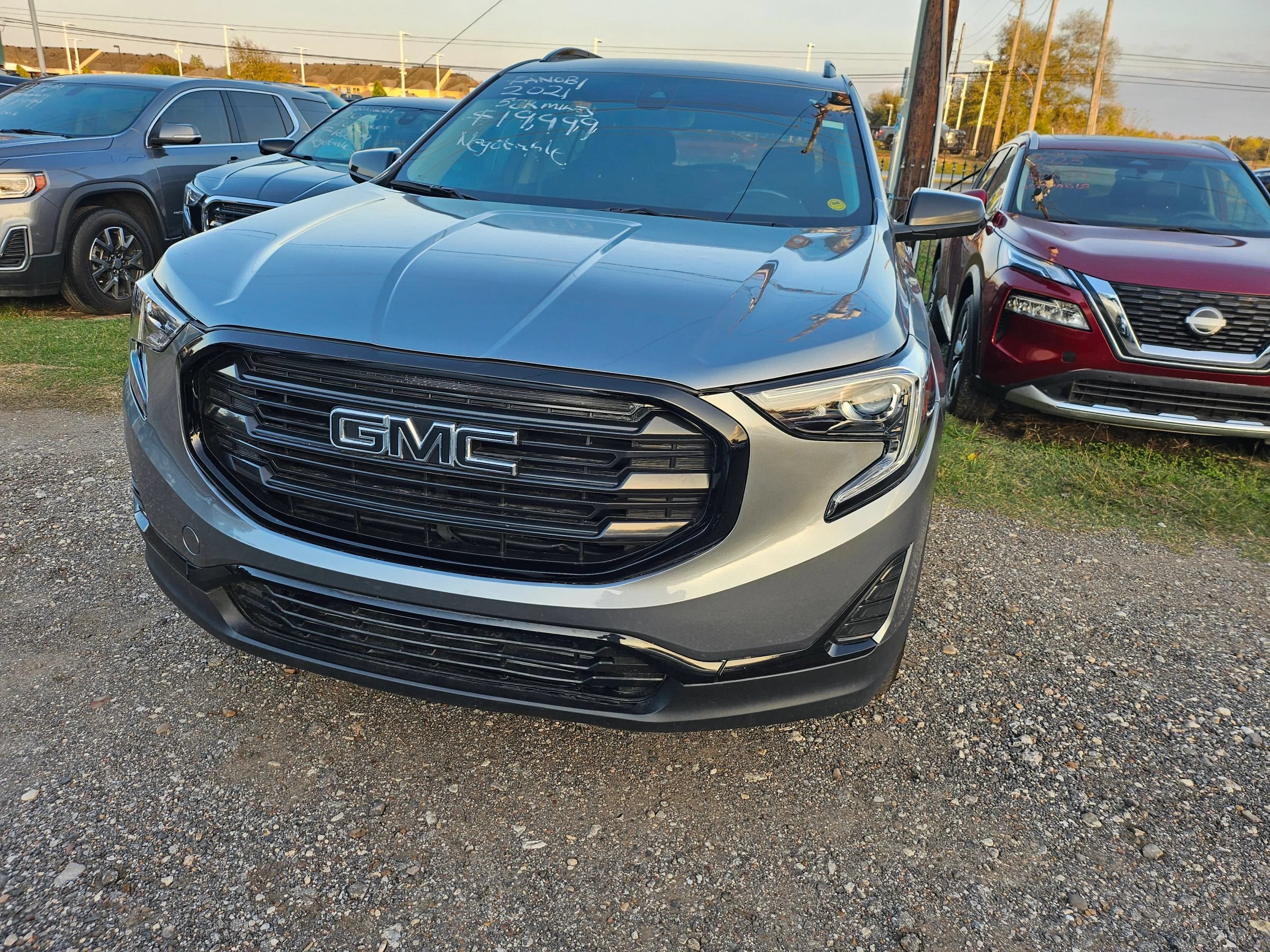 Used 2021 GMC Terrain SLE w/ Driver Convenience Package FWD image 2