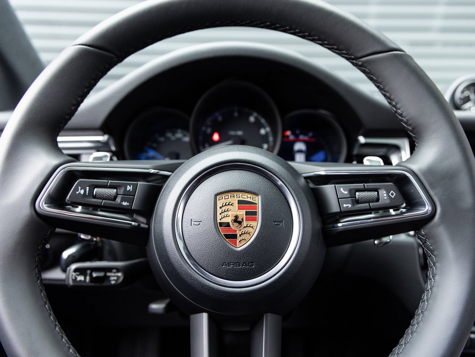 Certified 2026 Porsche Macan AWD/4WD image 14